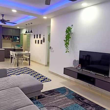 Debayu Homestay With Free Parking At Setia Alam Shah Alam Esterno foto