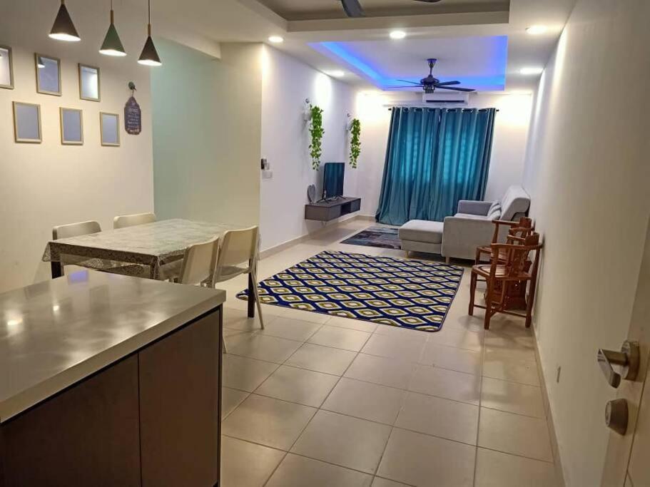Debayu Homestay With Free Parking At Setia Alam Shah Alam Esterno foto