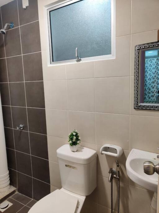 Debayu Homestay With Free Parking At Setia Alam Shah Alam Esterno foto