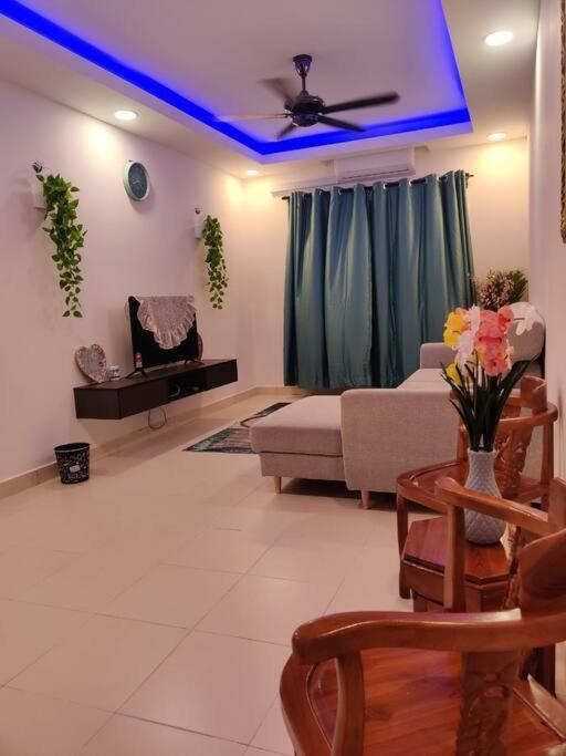 Debayu Homestay With Free Parking At Setia Alam Shah Alam Esterno foto